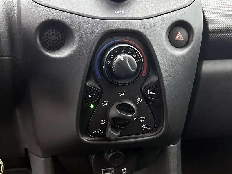 Usata Toyota Aygo X-play 72 CV (52 kW) 2019 Bianco Utilitaria