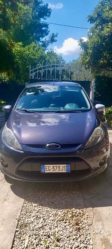 Usata Ford Fiesta 70 CV (51 kW) 2011 Blu Berlina