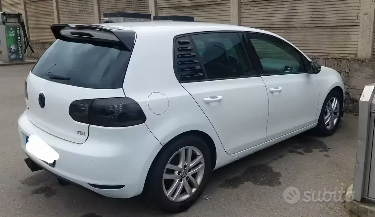 Usata VW Golf VI 105 CV (77 kW) 2010 Bianco Utilitaria