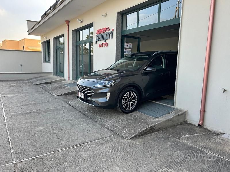 Usata Ford Kuga Titanium 120 CV (88 kW) 2021 Grigio SUV