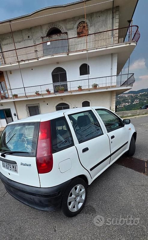 Usata Fiat Punto 60 CV (44 kW) 1998 Bianco Utilitaria