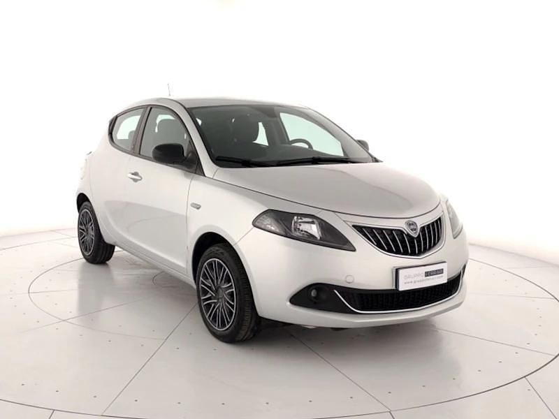 Usata Lancia Ypsilon Gold 70 CV (51 kW) 2022 Grigio Utilitaria