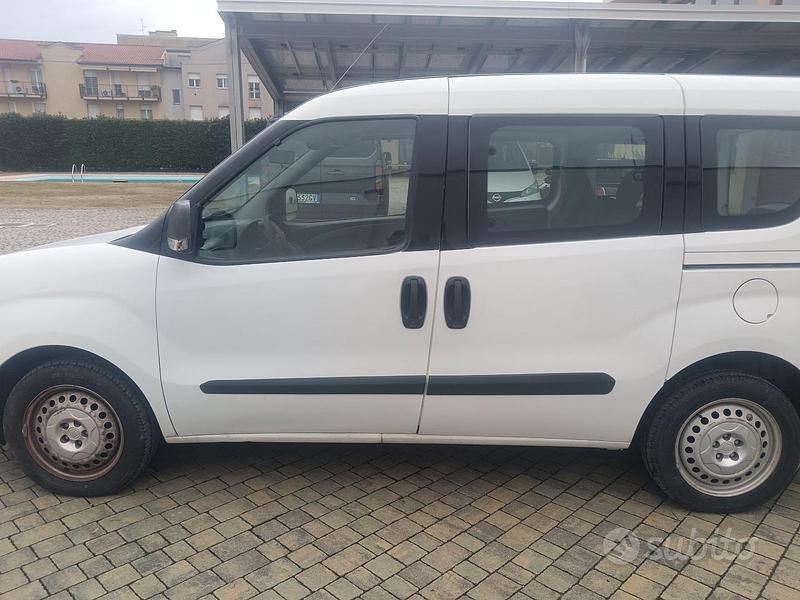 Usata Fiat Doblò 120 CV (88 kW) 2011 Bianco Monovolume
