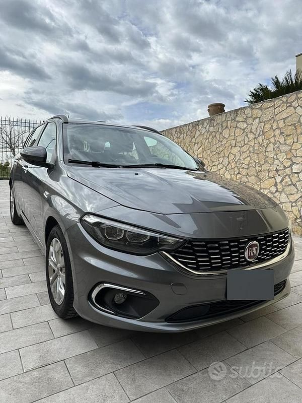 Usata Fiat Tipo Business 120 CV (88 kW) 2018 Marrone Station wagon