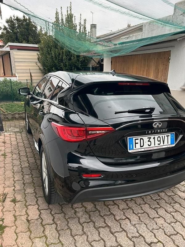 Usata Infiniti Q30 109 CV (80 kW) 2016 Nero Berlina
