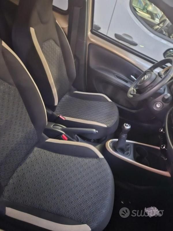 Usata Toyota Aygo X Trend 72 CV (52 kW) 2025 Beige SUV