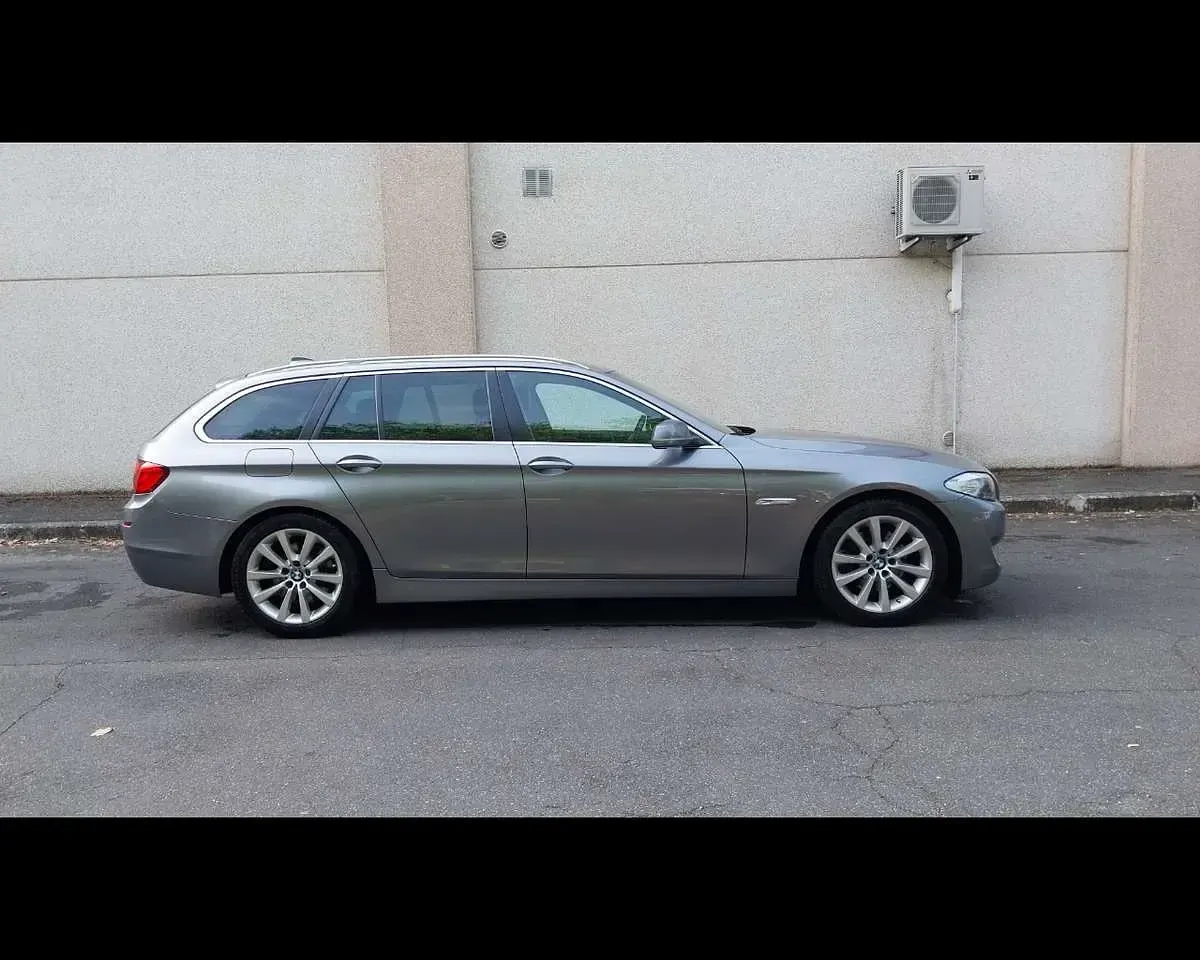 Usata BMW 520 184 CV (135 kW) 2012 Grigio metalizzato chiaro Station wagon
