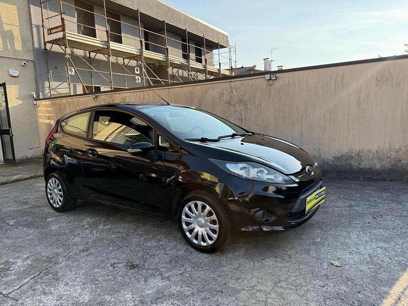 Nero Usata 2010 Ford Fiesta Due volumi | 3900 € (Buon prezzo) - Immagine 1/4