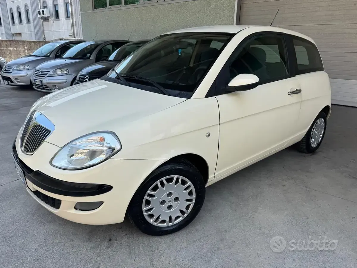 Usata Lancia Ypsilon 60 CV (44 kW) 2005 Beige Utilitaria