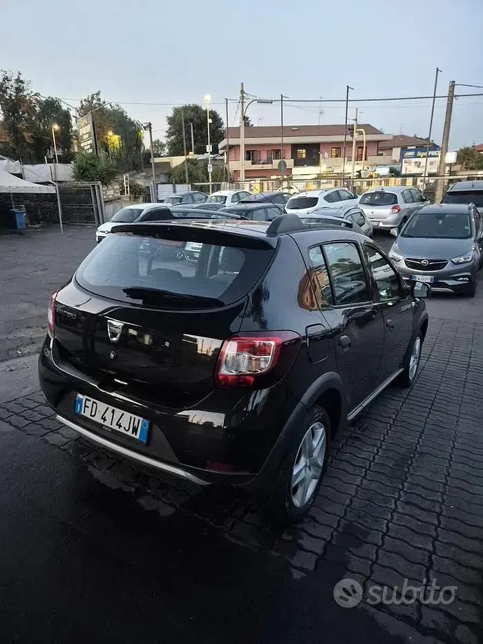 Usata Dacia Sandero Stepway 90 CV (66 kW) 2016 Nero Berlina