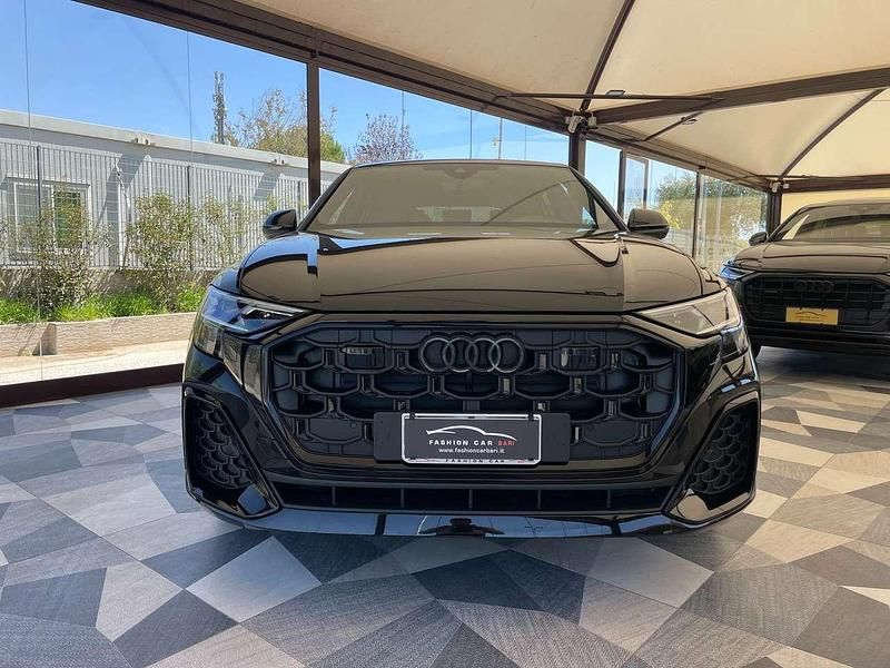 Nero mito Nuova 2025 Audi Q8 S-Line SUV | 99.500 € (Cara) - Immagine 1/4
