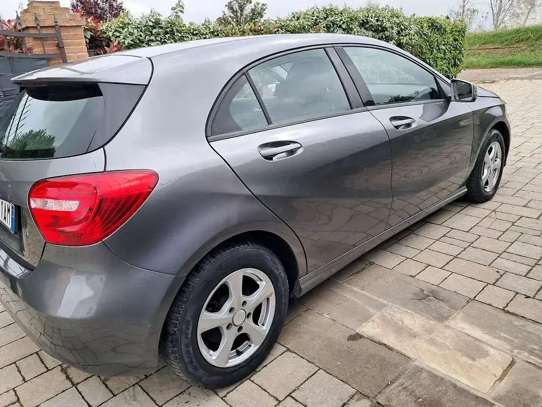 Usata Mercedes A180 Executive 122 CV (89 kW) 2014 Grigio Berlina