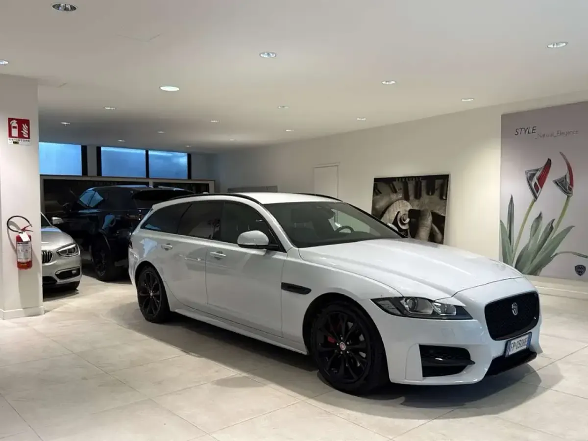 Usata Jaguar XF Sportbrake Prestige 179 CV (131 kW) 2018 Bianco Station wagon