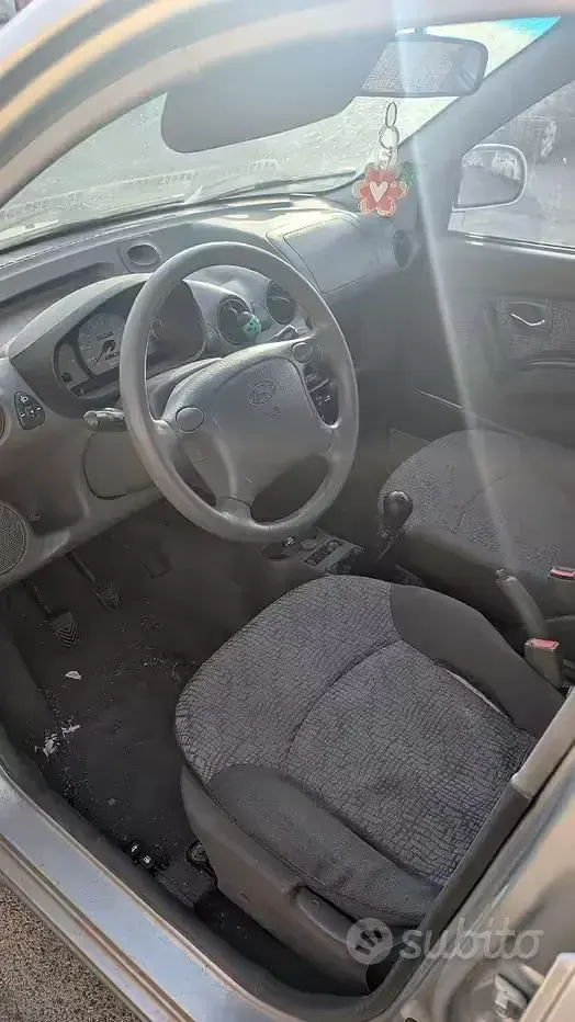 Usata Hyundai Atos 59 CV (43 kW) 2004 Grigio Utilitaria