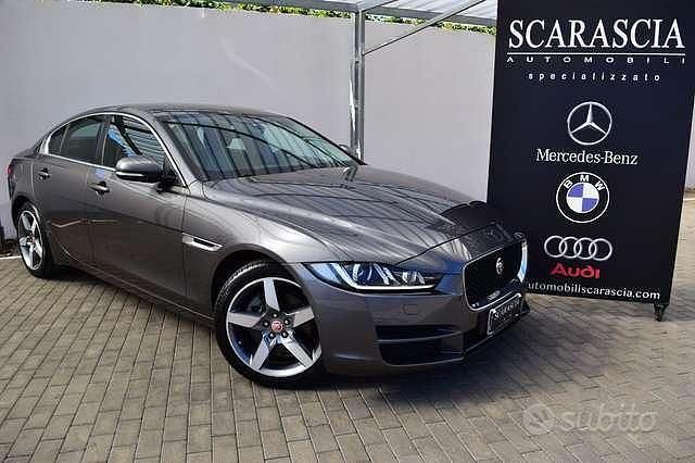 Usata Jaguar XE Prestige 180 CV (132 kW) 2015 Ammonite grey Berlina