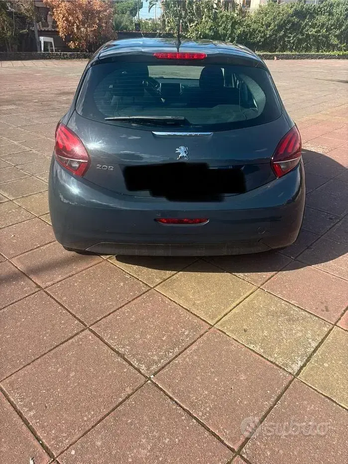 Usata Peugeot 208 Allure 82 CV (60 kW) 2018 Grigio Utilitaria