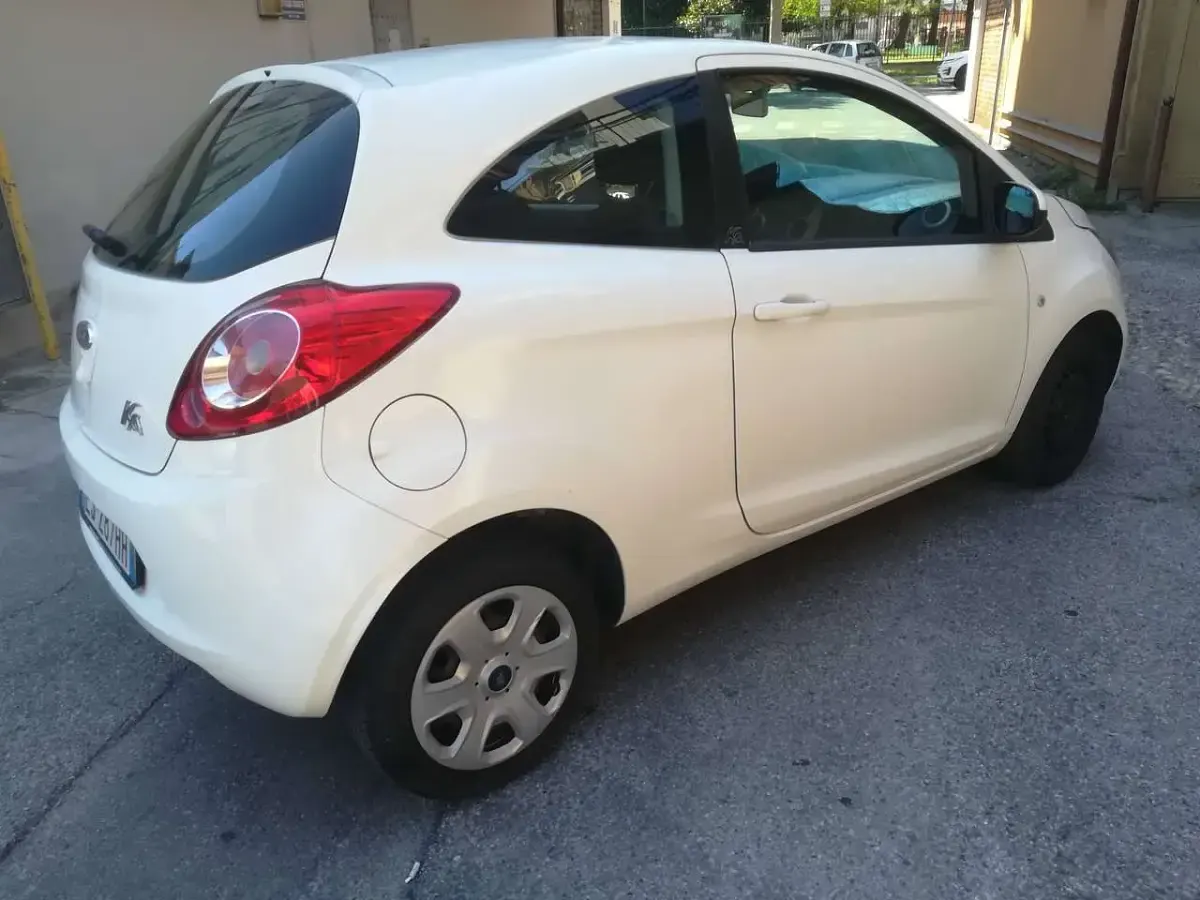 Usata Ford Ka 52 CV (38 kW) 2013 Bianco Utilitaria
