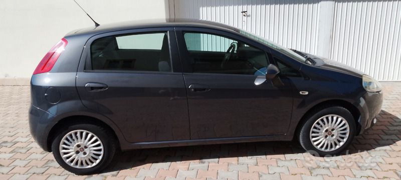Usata Fiat Grande Punto Active 65 CV (47 kW) 2008 Grigio Utilitaria