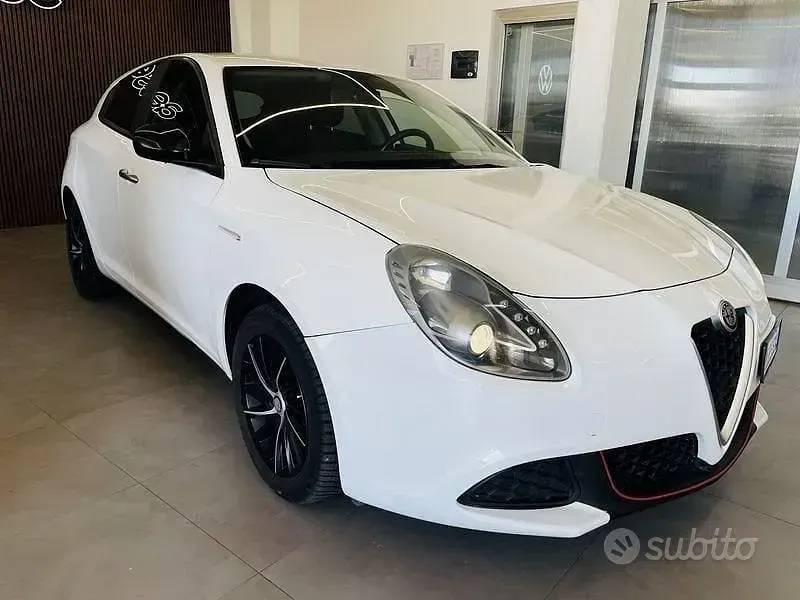 Usata Alfa Romeo Giulietta Distinctive 105 CV (77 kW) 2016 Bianco Utilitaria