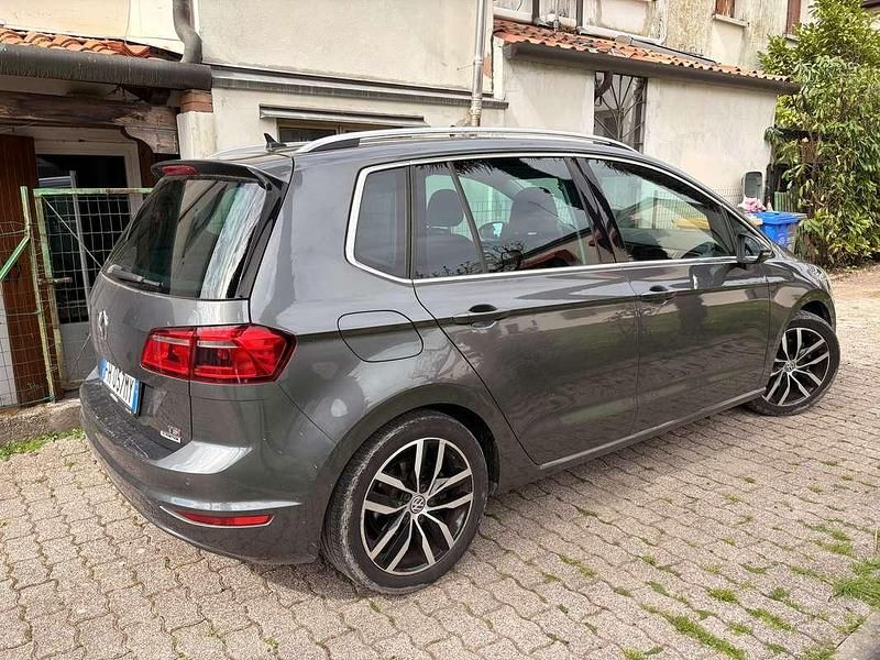 Usata VW Golf Sportsvan Highline 125 CV (91 kW) 2017 Grigio Monovolume