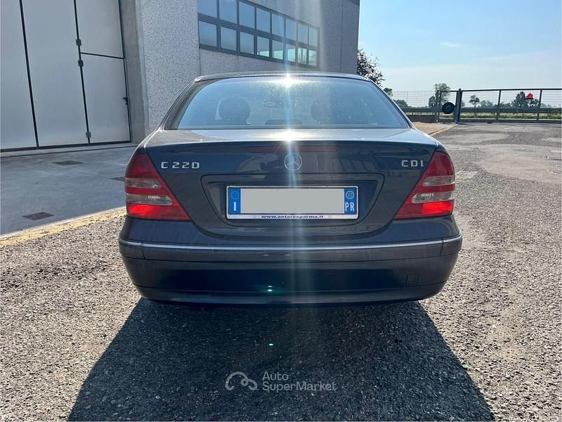 Usata Mercedes C200 Elegance 143 CV (105 kW) 2002 Blu Berlina