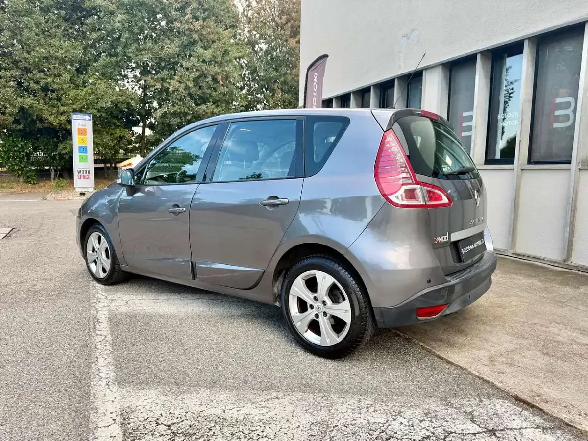 Usata Renault Scénic 110 CV (80 kW) 2011 Grigio Monovolume