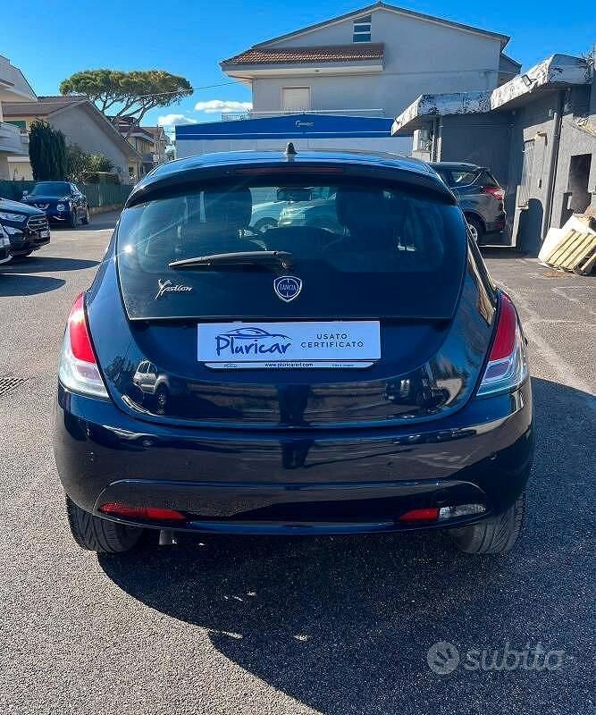Usata Lancia Ypsilon Silver 69 CV (50 kW) 2016 Blu Utilitaria