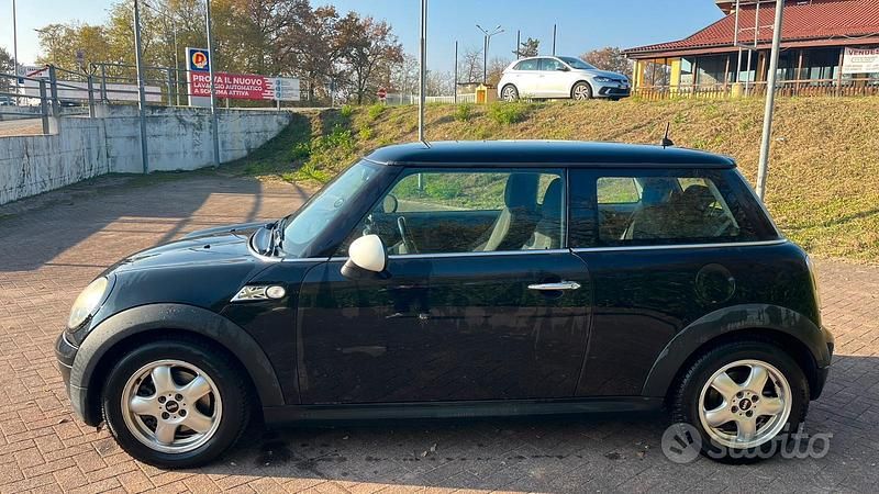 Usata Mini Cooper 75 CV (55 kW) 2009 Nero Utilitaria