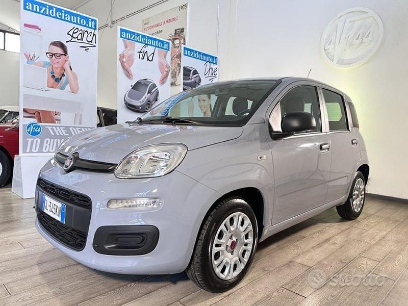 Usata Fiat Panda 70 CV (51 kW) 2022 Grigio pastello Utilitaria