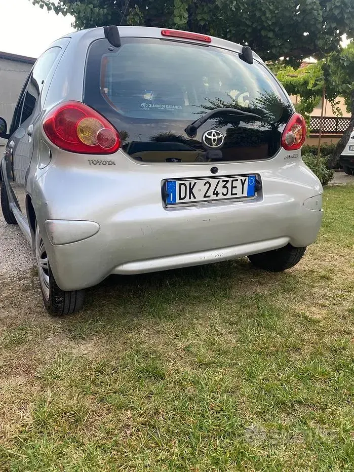 Usata Toyota Aygo 68 CV (50 kW) 2007 Grigio Utilitaria
