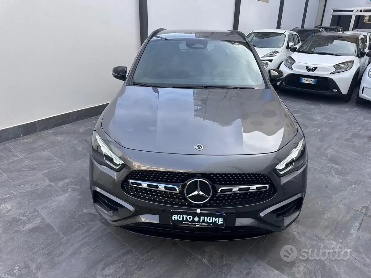 Usado Mercedes GLA200 AMG Line Premium 150 CV (110 kW) 2024 Gris SUV