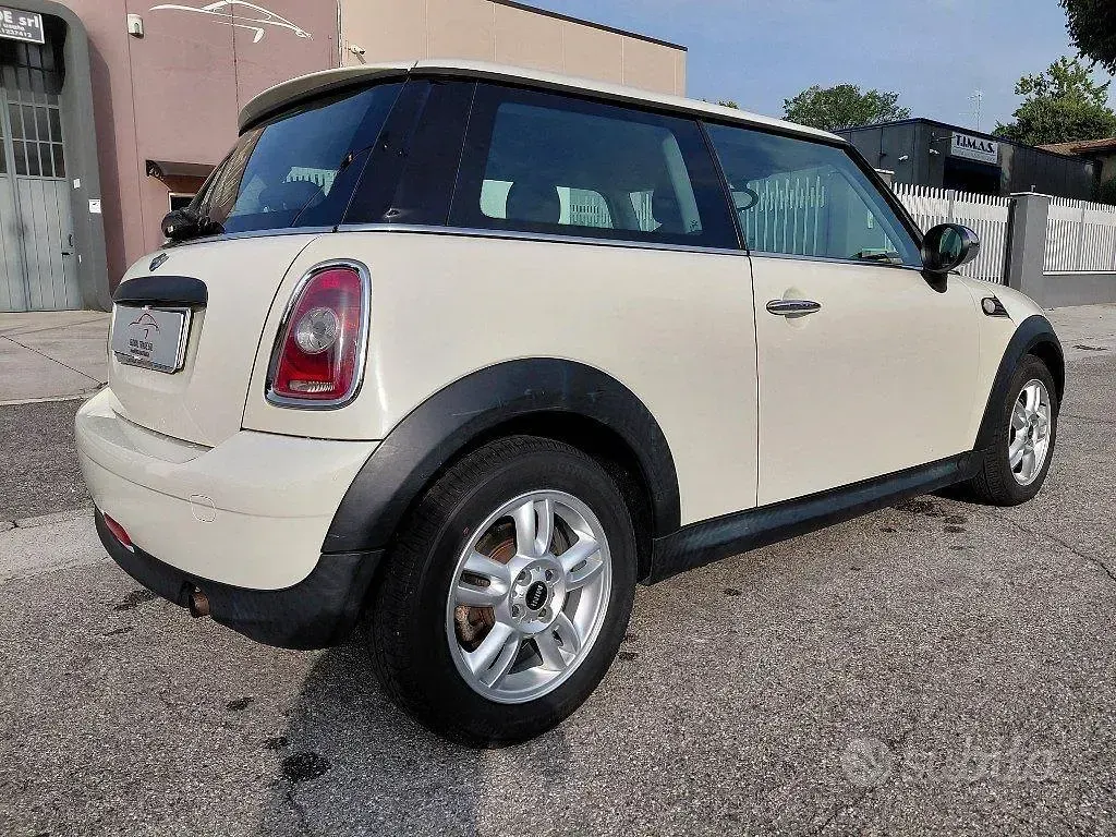 Usata Mini ONE 75 CV (55 kW) 2010 Bianco Utilitaria