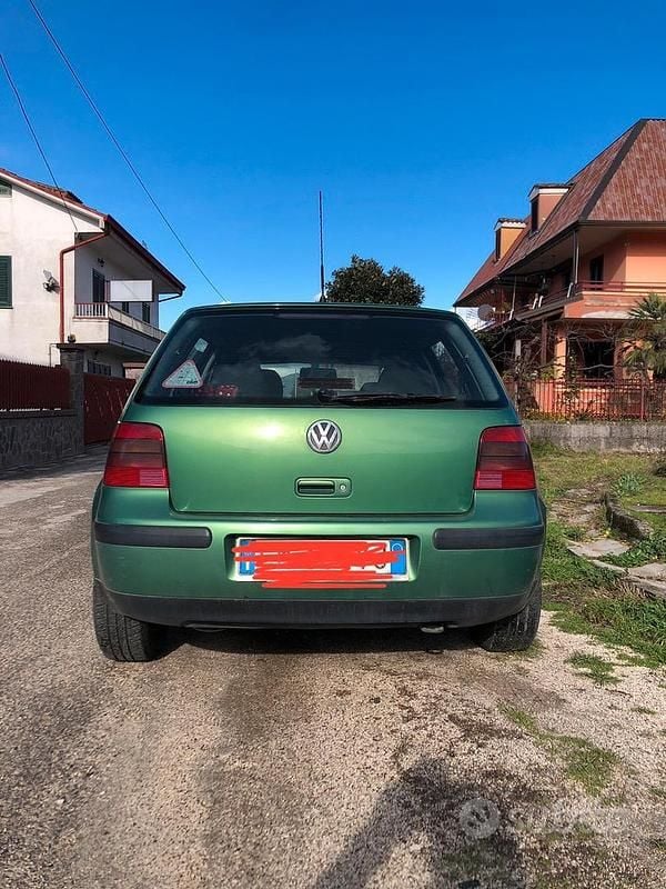 Verde Usata 2002 VW Golf IV Tre volumi | 1500 € (Buon prezzo) - Immagine 1/4