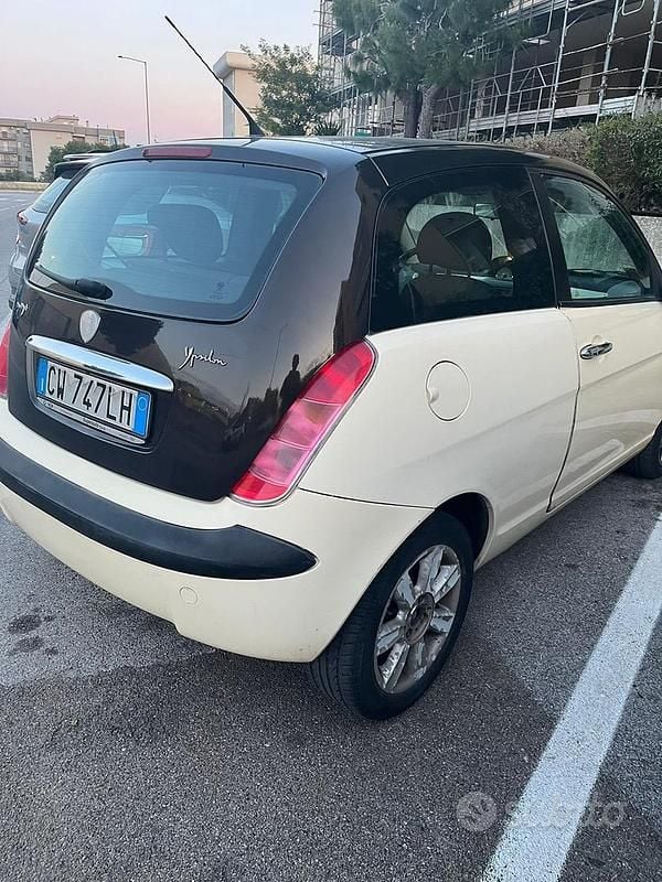 Usata Lancia Ypsilon 69 CV (50 kW) 2007 Bianco Utilitaria