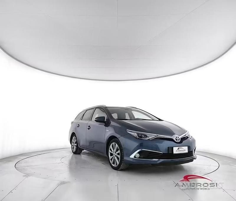 Usata Toyota Auris Hybrid Lounge 99 CV (72 kW) 2017 Blu Station wagon