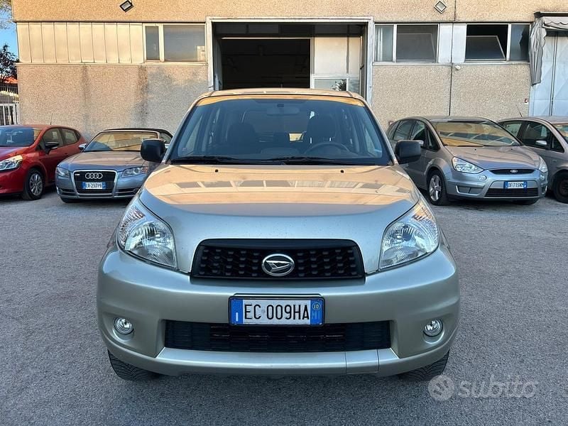 Usata Daihatsu Terios 86 CV (63 kW) 2010 Grigio SUV
