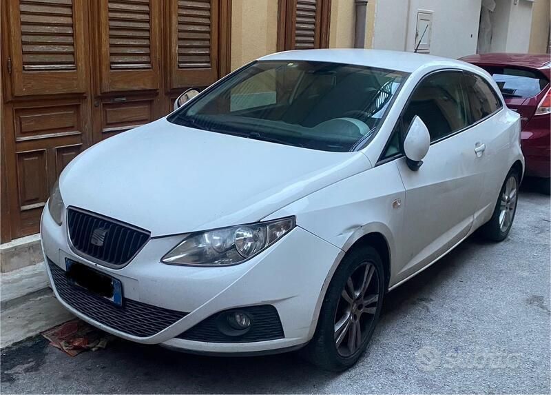 Usata 2011 Seat Ibiza Tre volumi | 3000 € (Buon prezzo) - Immagine 1/4