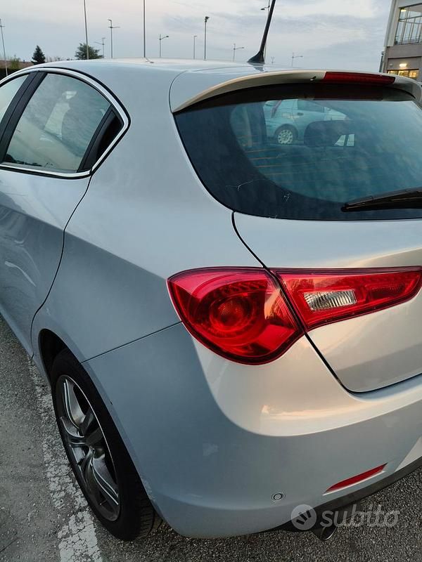 Usata Alfa Romeo Giulietta 120 CV (88 kW) 2016 Grigio Utilitaria