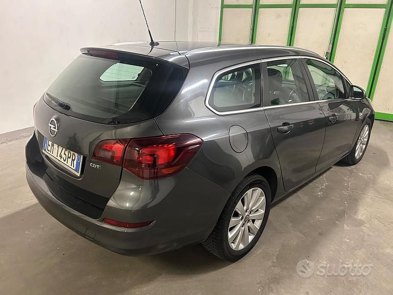 Usata Opel Astra Cosmo 110 CV (80 kW) 2012 Grigio Station wagon