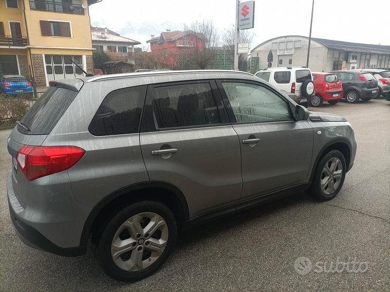 Usata Suzuki Vitara 119 CV (87 kW) 2017 Grigio SUV