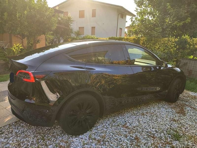 Usata 2023 Tesla Model Y RWD SUV | 36.500 € (Buon prezzo) - Immagine 1/4