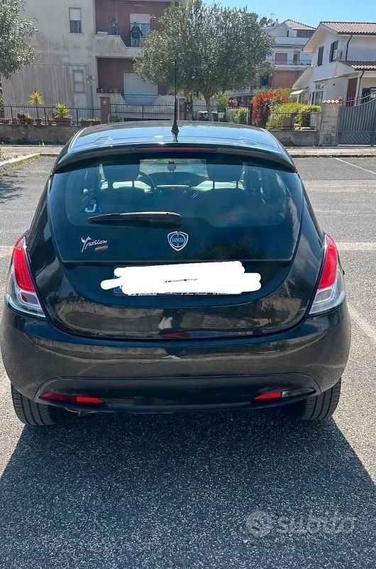 Usata Lancia Ypsilon Gold 69 CV (50 kW) 2012 Nero Utilitaria