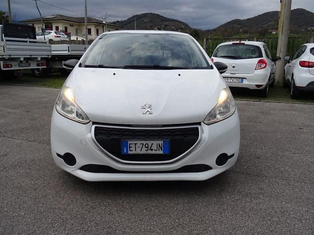 Usata Peugeot 208 68 CV (50 kW) 2014 Bianco Utilitaria