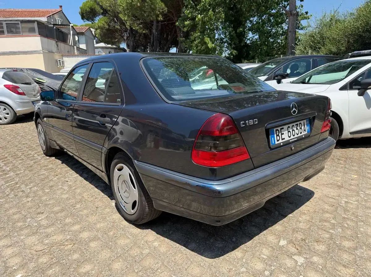 Usata Mercedes C180 Classic 122 CV (89 kW) 1999 Nero Berlina