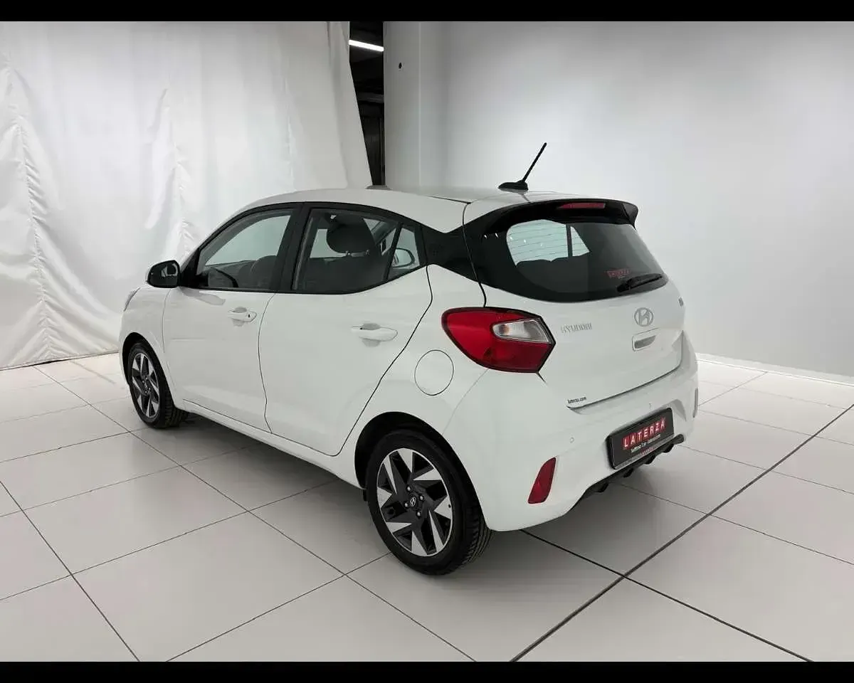 Usata Hyundai i10 67 CV (49 kW) 2024 Atlas white Utilitaria