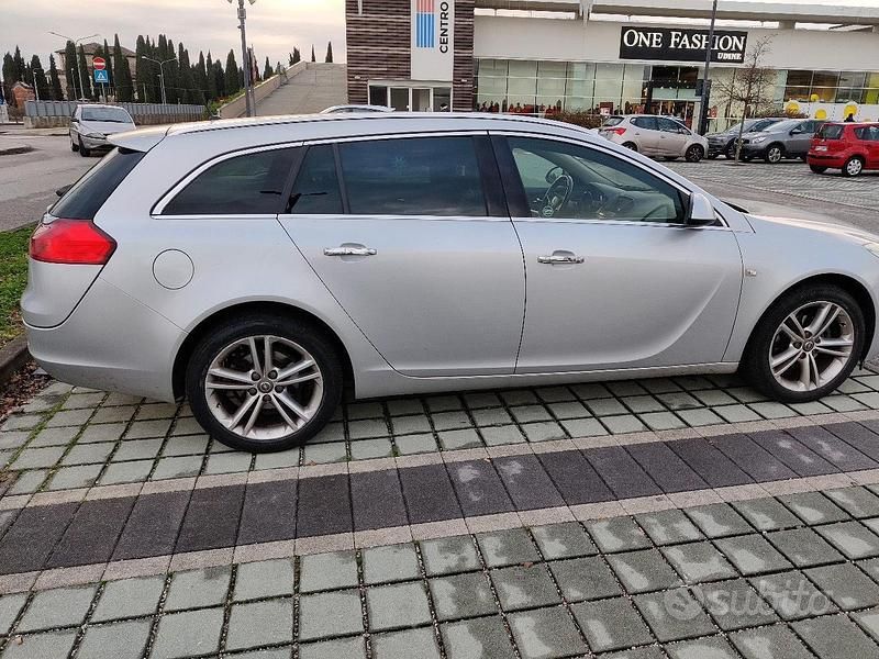 Usata Opel Insignia 131 CV (96 kW) 2010 Grigio Station wagon
