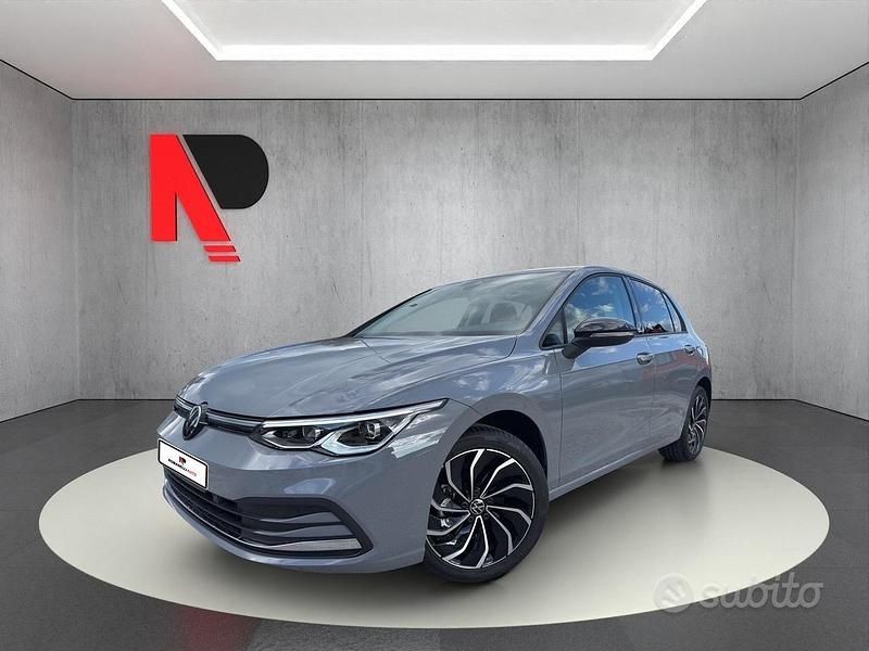 Grigio Usata 2024 VW Golf VIII Move Tre volumi | 26.500 € (Cara) - Immagine 1/4