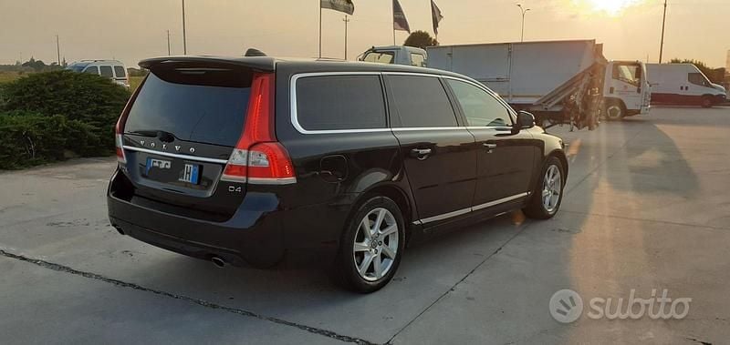 Nero Usata 2014 Volvo V70 Station wagon | 9200 € (Ottimo prezzo) - Immagine 1/4