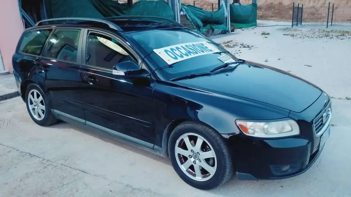 Usata Volvo V50 109 CV (80 kW) 2010 Nero Station wagon