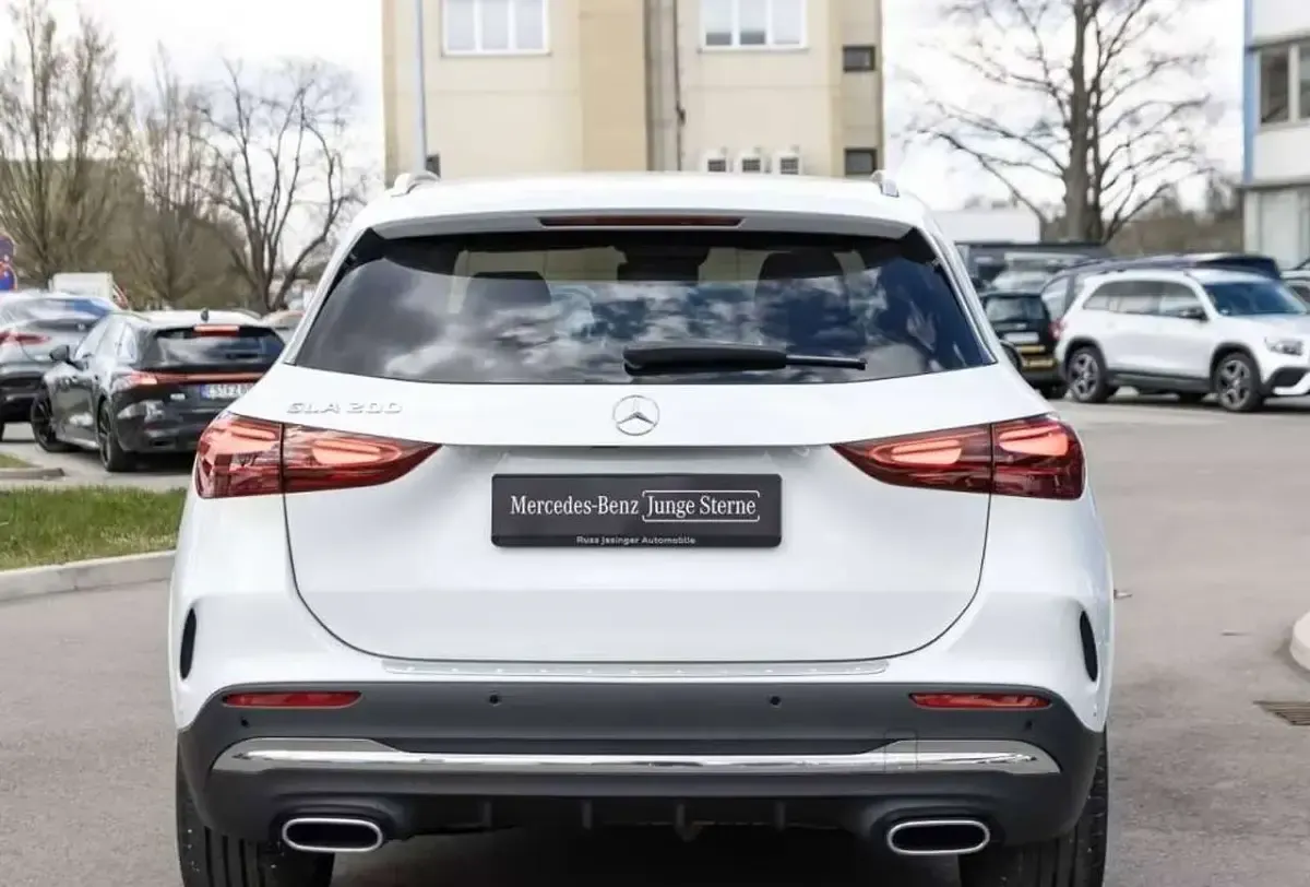 Usata Mercedes GLA200 AMG 163 CV (119 kW) 2024 Bianco SUV